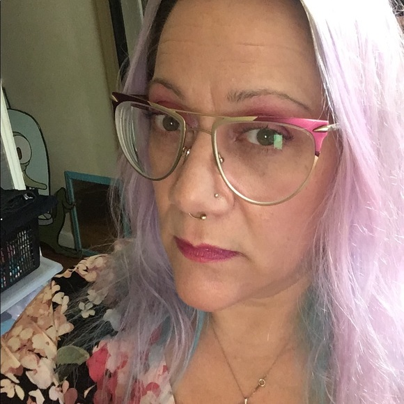 Meet your Posher, Tara - Picture 2 of 2